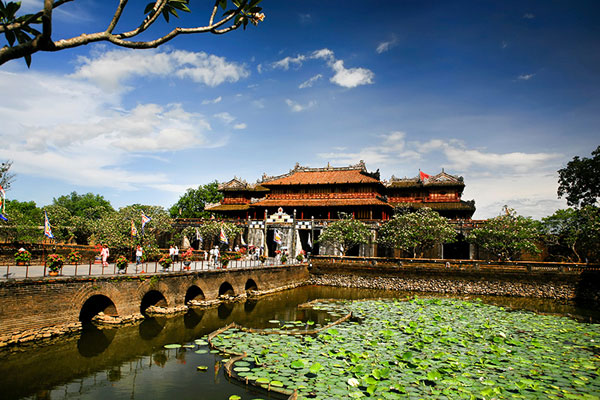 THE ULTIMATE CENTRAL VIETNAM HERITAGE TRAIL (6 DAYS / 5 NIGHTS: DA NANG – HOI AN – MY SON – BA NA HILLS – HUE) from 278 USD/person